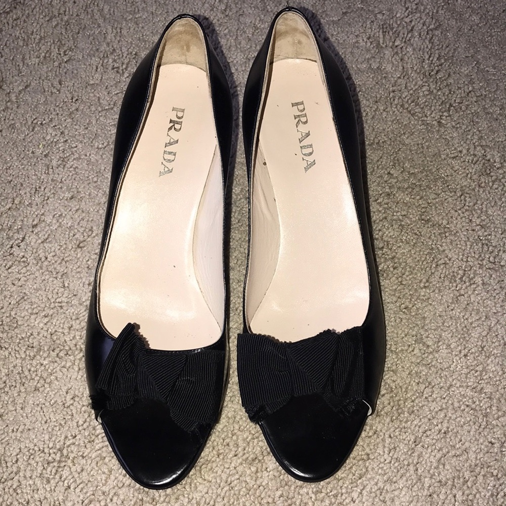 Prada Black Patent Leather Bow Peep Toe Kitten Heels 38.5 - Picture 2 of 8